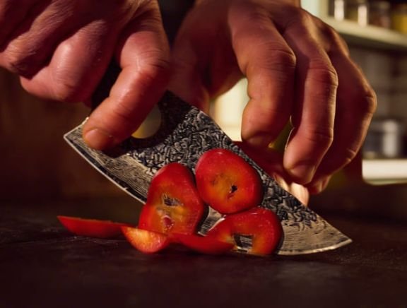 Customer photo of strawberries sliced with the Matsato knife